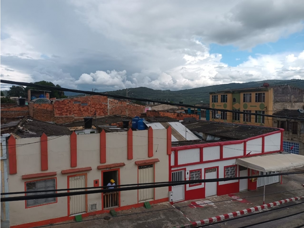 SE VENDE CASA, PASOS ABAJO DE LA ALCALDIA; BARBOSA SANTANDER - 4