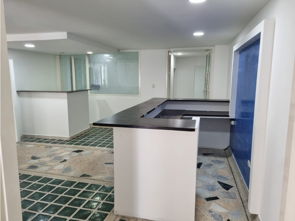 SE VENDE LOCAL COMERCIAL CRA 8 - 5
