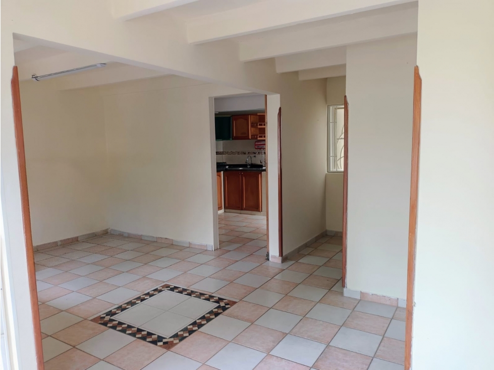 SE VENDE CASA EN LOS ALMENDROS - 2