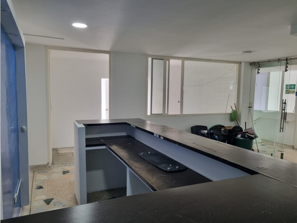 SE VENDE LOCAL COMERCIAL CRA 8 - 6
