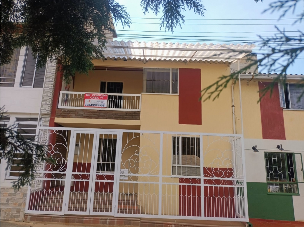 SE VENDE CASA EN LOS ALMENDROS - 1