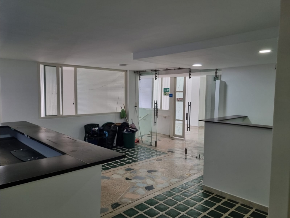 SE VENDE LOCAL COMERCIAL CRA 8 - 3