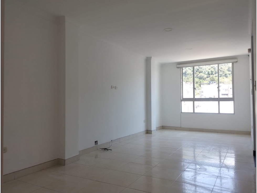 SE ARRIENDA APARTAMENTO SOBRE LA CARRERA NOVENA - 3