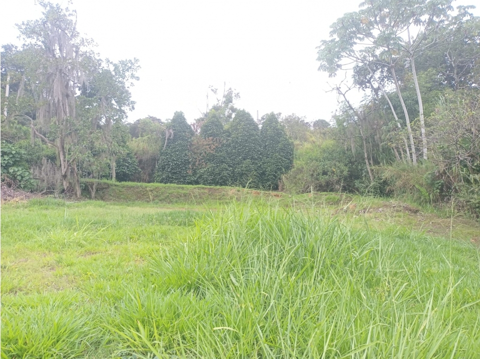 SE VENDE LOTE CONDOMINIO MIRAVALLES ETAPA #2 - 4