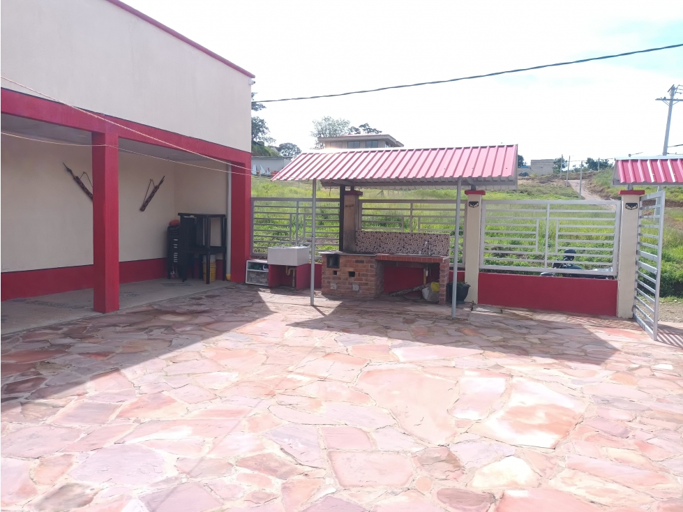 SE VENDE CABAÑA EN URBANIZACION EL NOGAL - 4