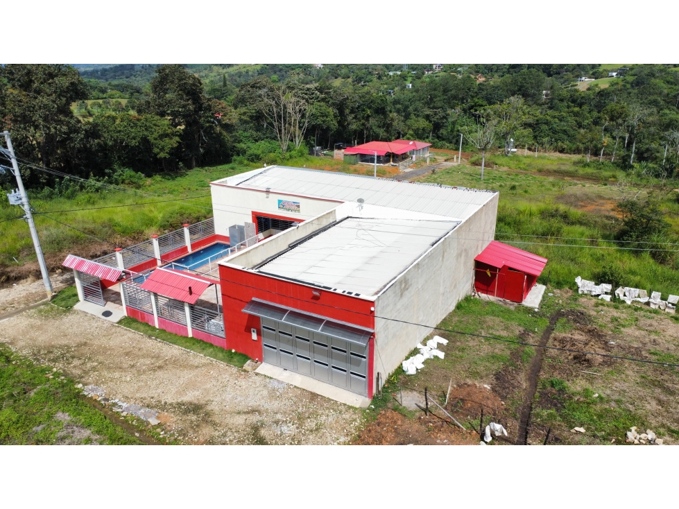 SE VENDE CABAÑA EN URBANIZACION EL NOGAL - 2