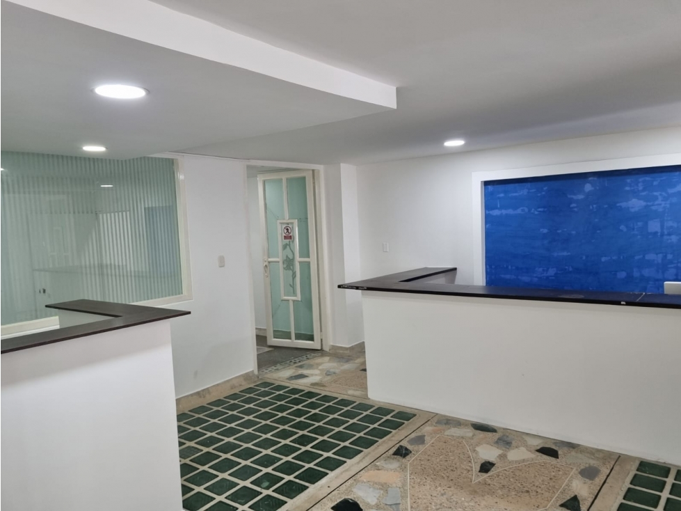 SE VENDE LOCAL COMERCIAL CRA 8 - 4