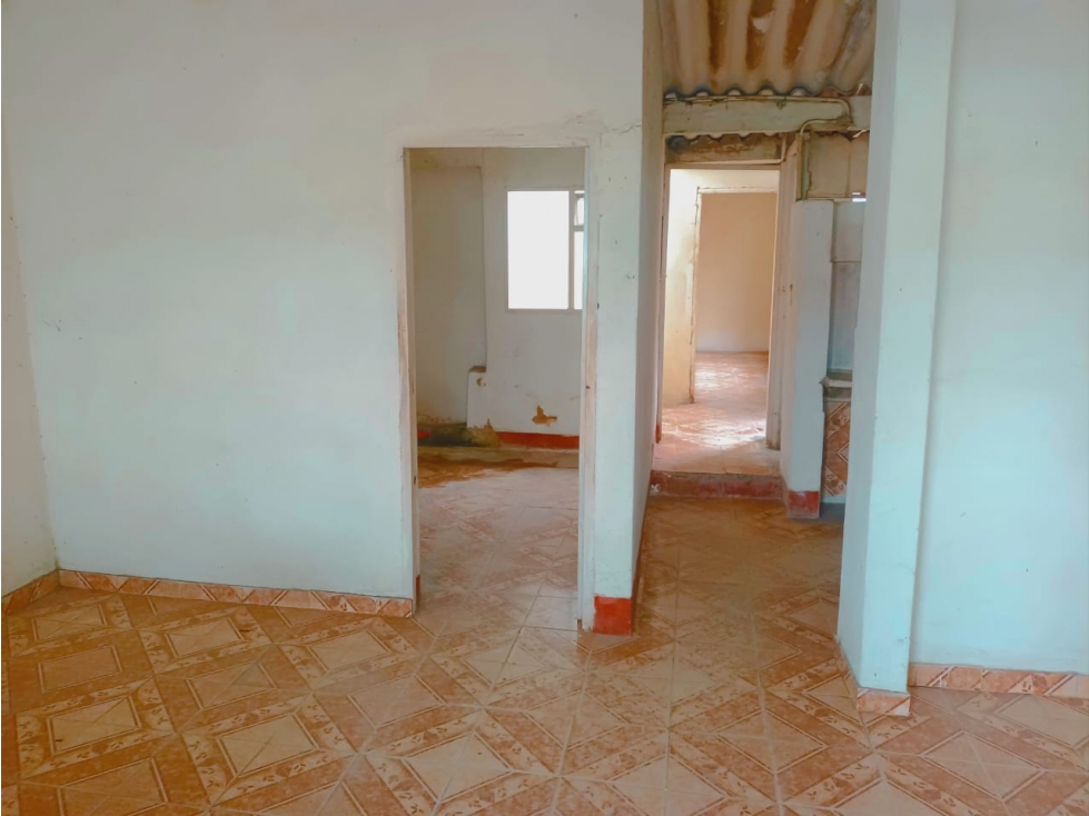 SE VENDE CASA CON BODEGA - 4