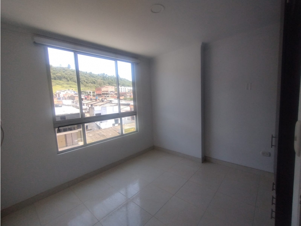 SE ARRIENDA APARTAMENTO SOBRE LA CARRERA NOVENA - 4
