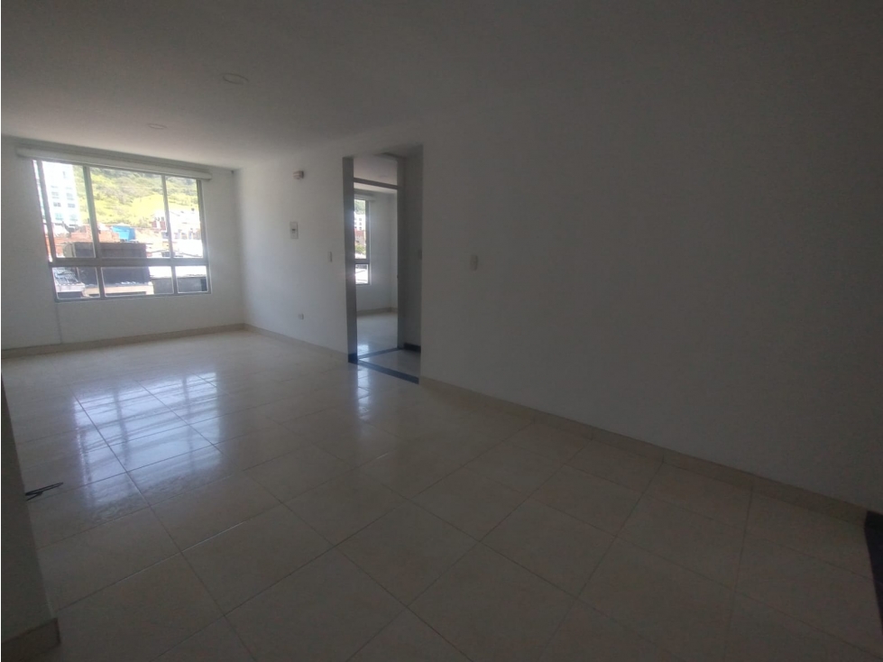SE ARRIENDA APARTAMENTO SOBRE LA CARRERA NOVENA - 2