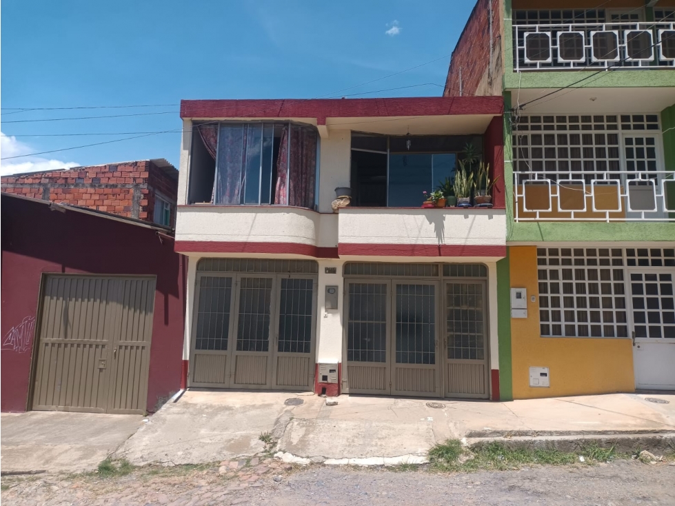 SE VENDE CASA DE DOS NIVELES BARRIO TRAPICHE