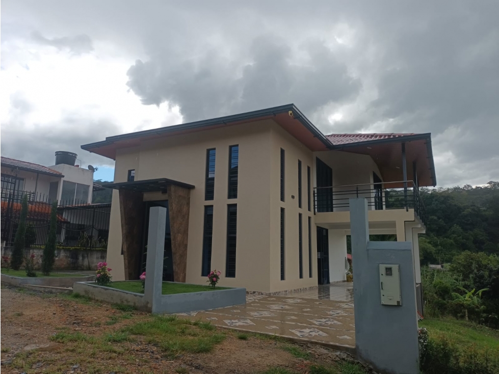 SE VENDE CASA LOTE - 2