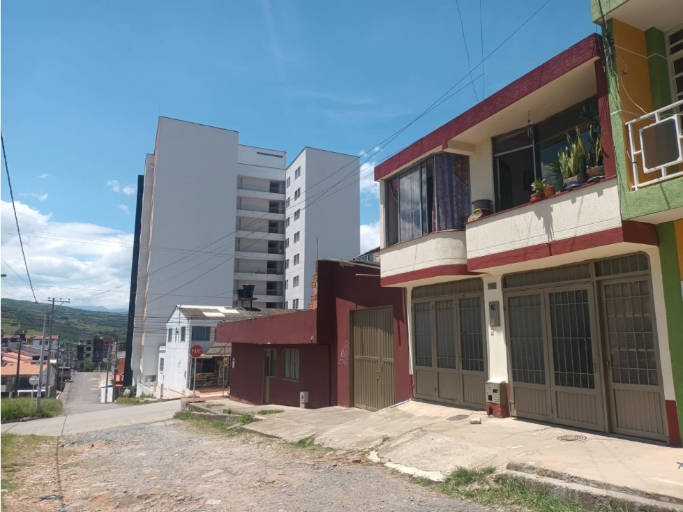 SE VENDE CASA DE DOS NIVELES BARRIO TRAPICHE — foto 2