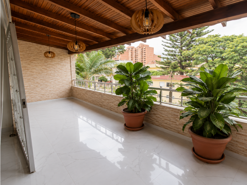 Casa en Venta en Laureles, Medellín - 212 m² | Excelente Ubicación