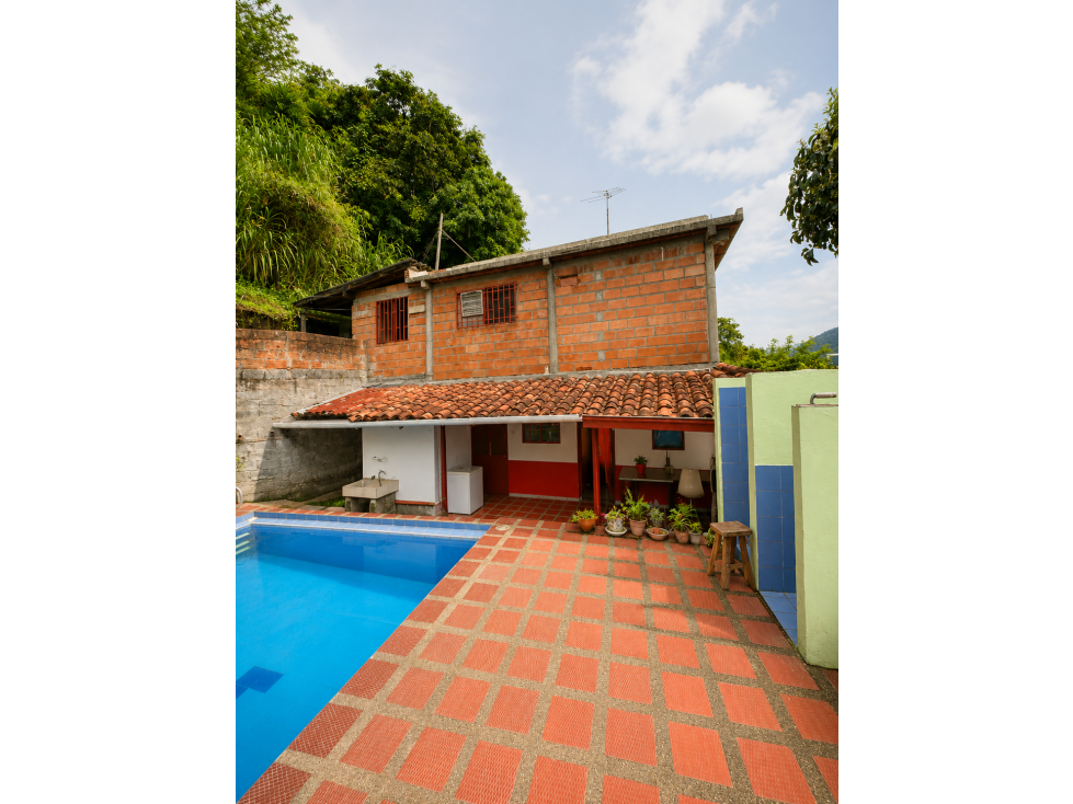 Casa Campestre en Venta Barbosa con Piscina
