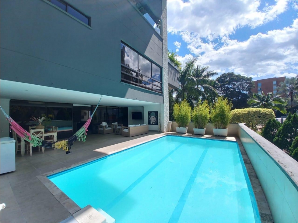 Apartamento en El Poblado, 456 mts, Los González, con piscina