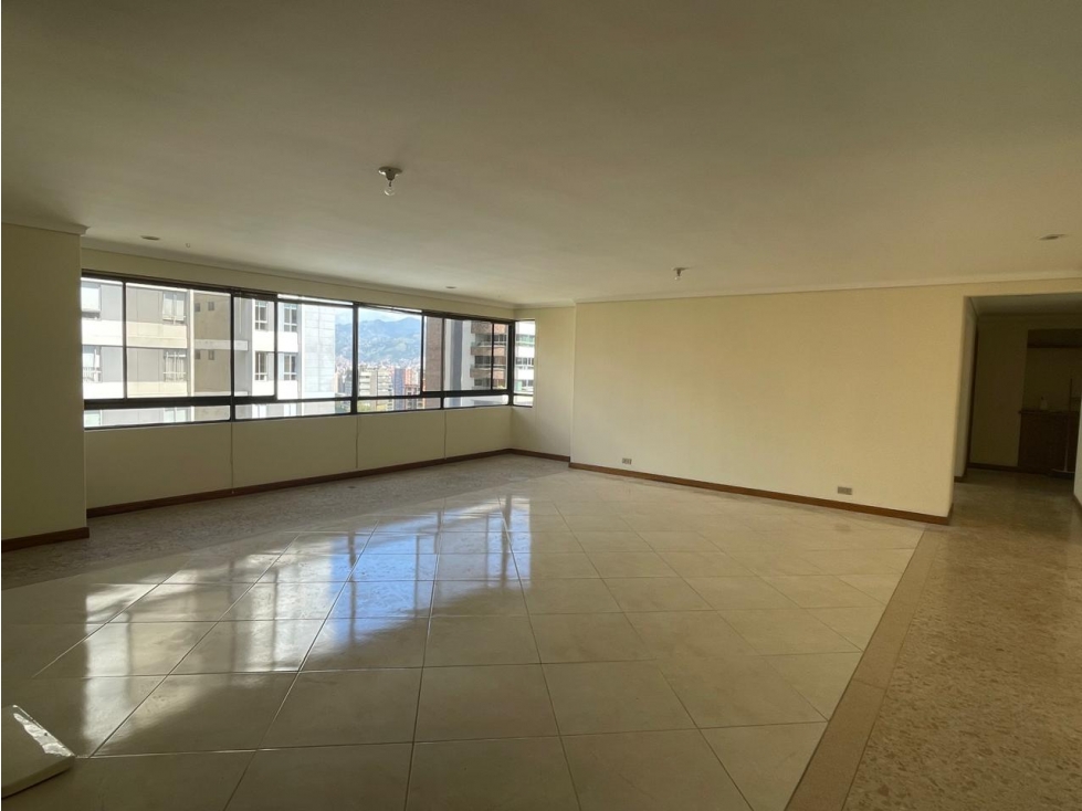 Apartamento en Castropol. 230 mts, unidad cerrada, cerca Hotel Belfort