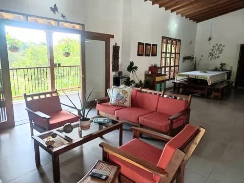 Finca en Marinilla, 43.000 mts, con Pesebreras, Independiente