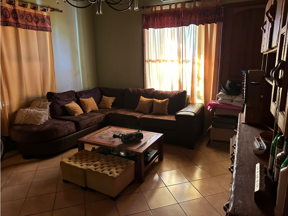 HERMOSA CASA AV TOMAS GUIDO Y TAMBOR DE TACUARI - 6
