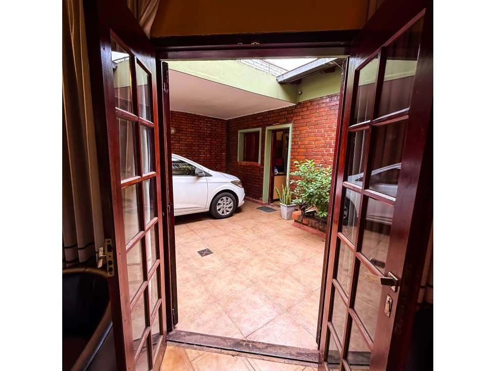 VENDO CASA FAMILIAR MICROCENTRO - 6
