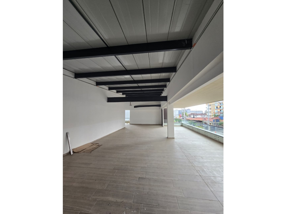 LOCAL COMERCIAL CERCA A LA FOGATA — foto 2