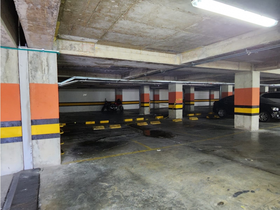 LOCAL PARQUEADERO — foto 4