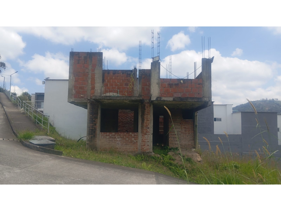 CASA EN OBRA NEGRA-CONDOMINIO NORTE