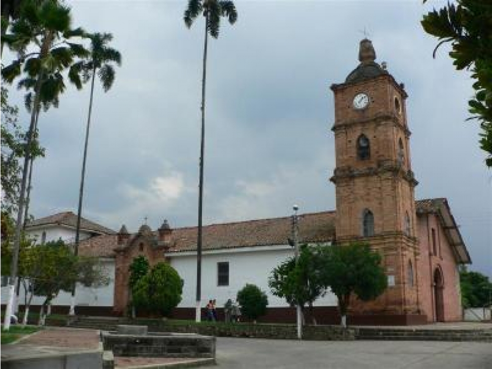 CALOTO. CASA ESQUINERA DIAGONAL AL PARQUE CENTRAL LA MEJOR UBICACIÓN - 3