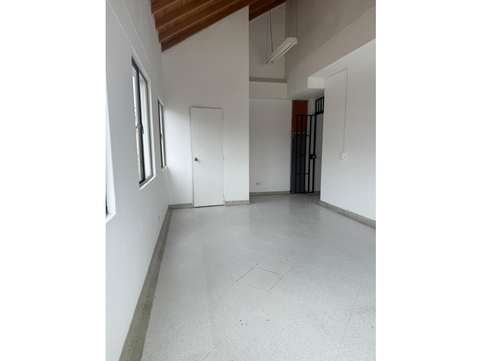 OFICINA EN CENTRO DE RIONEGRO CC.COLONIAL — foto 3