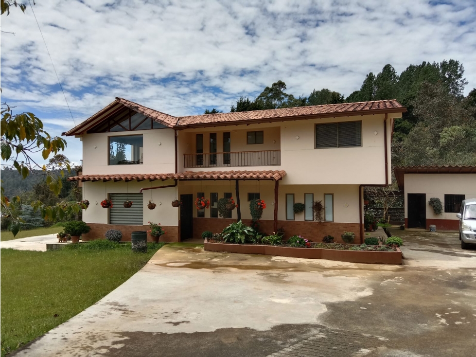 CASA CAMPESTRE - PIEDRAS BLANCAS - SECTOR LA BRIZUELA