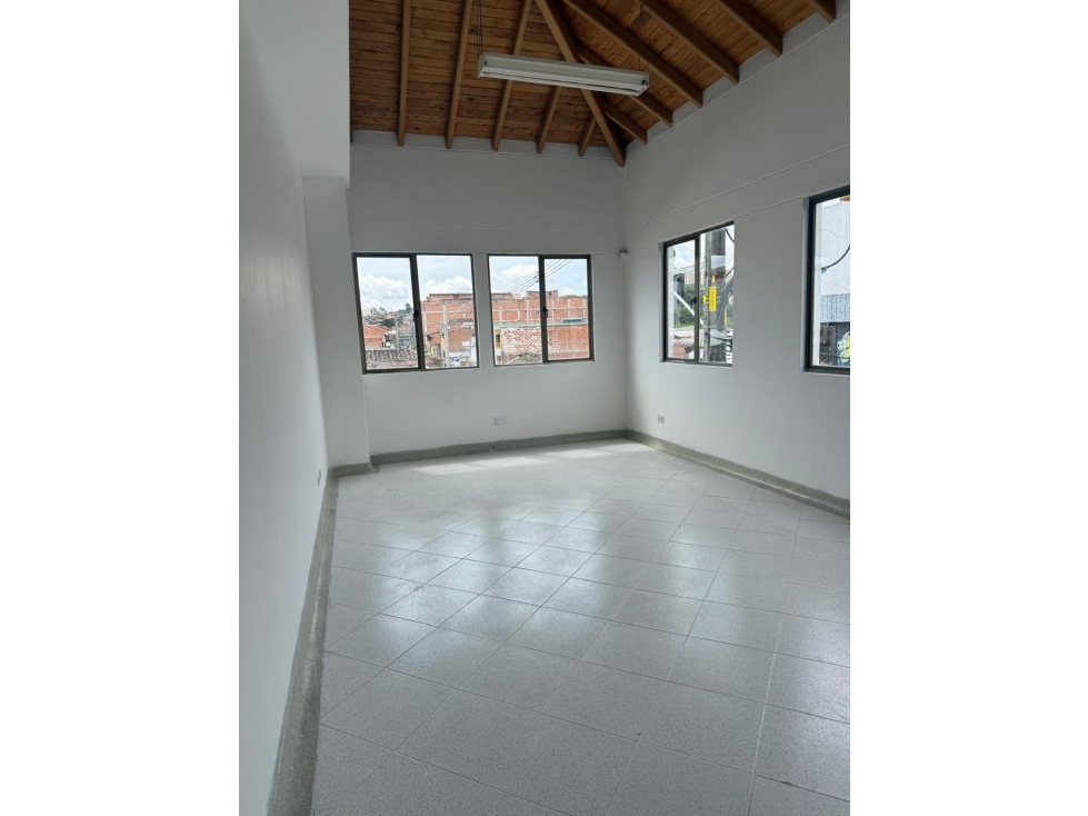 OFICINA EN CENTRO DE RIONEGRO CC.COLONIAL — foto 2