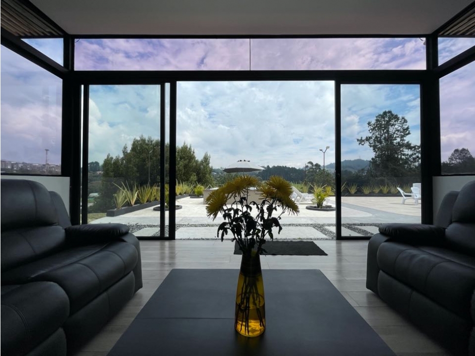 Venta casa campestre con vista, en parcelación. Alto Palmas. Oriente. — foto 2