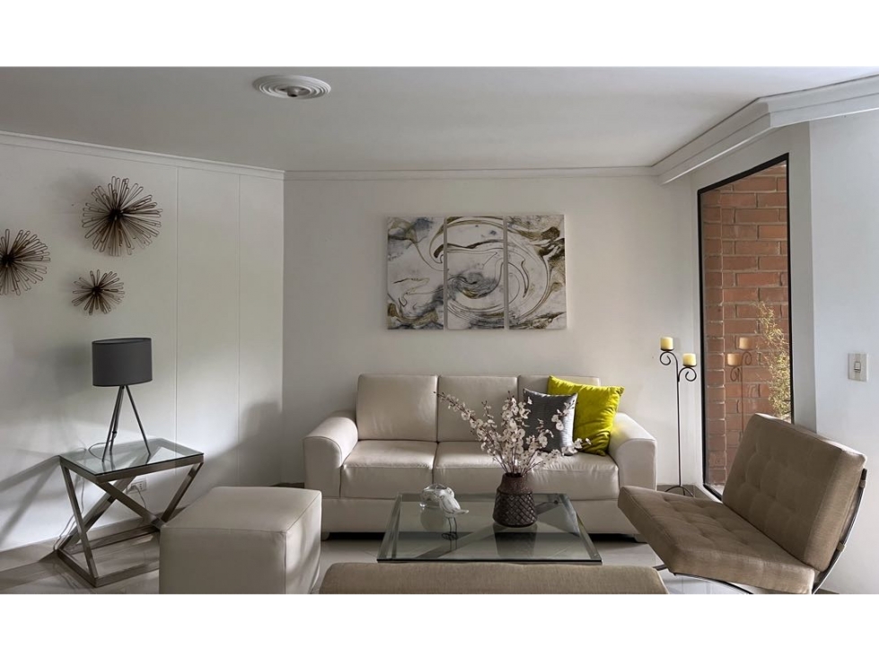Venta apartamento remodelado con balcón. El Poblado, Las Lomas. — foto 5