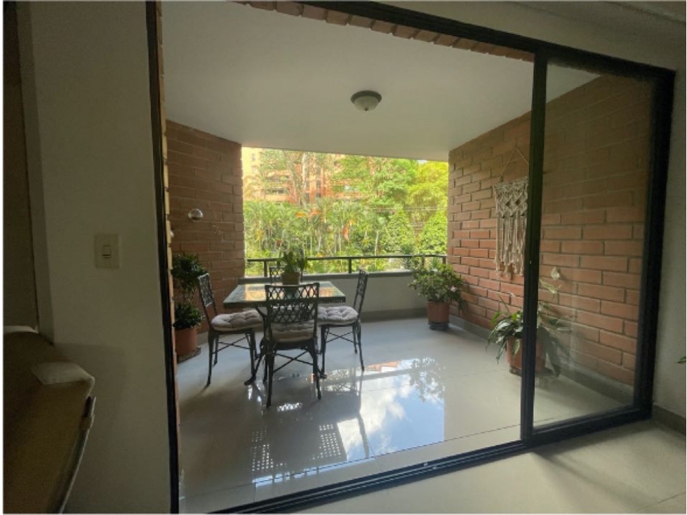 Venta apartamento remodelado con balcón. El Poblado, Las Lomas. — foto 4
