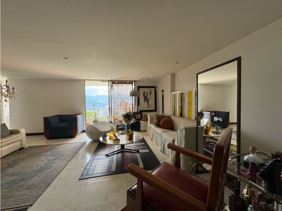 Alquiler apartamento con dos balcones, con vista. El Poblado. — foto 2