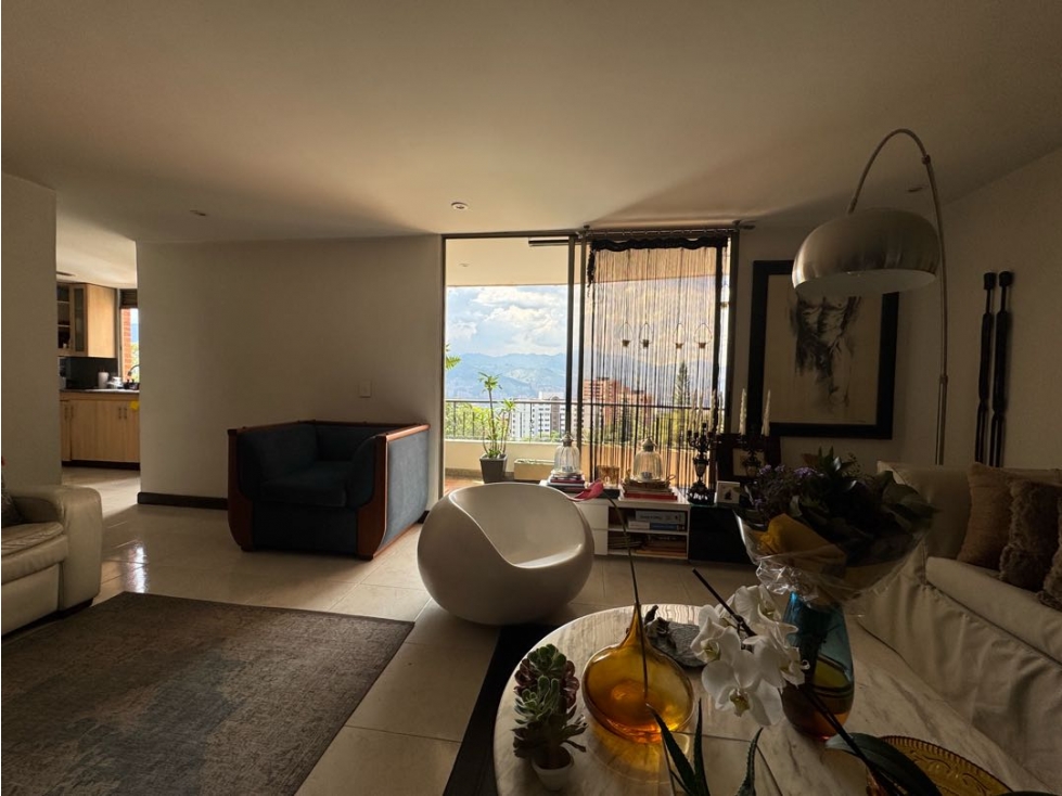 Alquiler apartamento con dos balcones, con vista. El Poblado. — foto 3