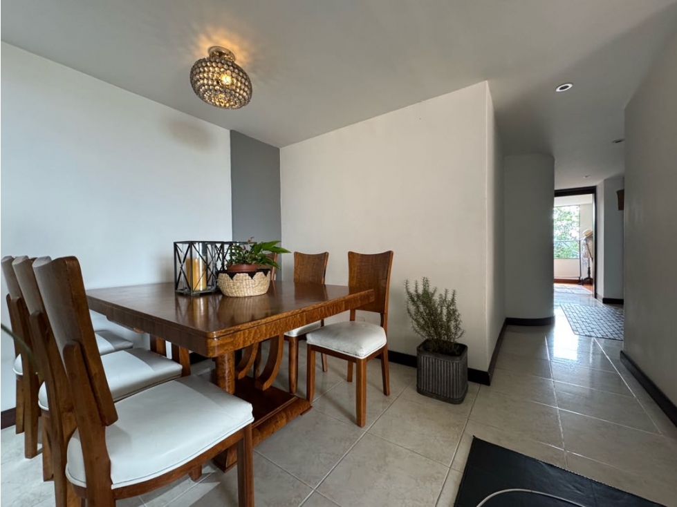 Alquiler apartamento con dos balcones, con vista. El Poblado. — foto 4