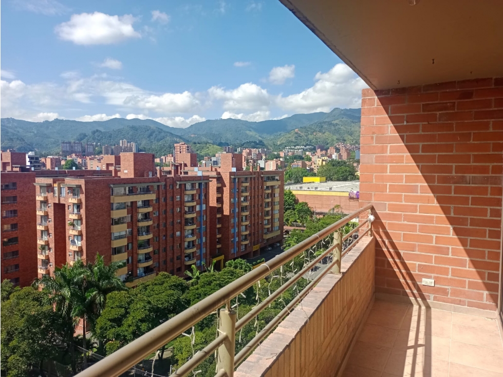 100m2 Apartamento en Arrendamiento en Laureles — foto 2