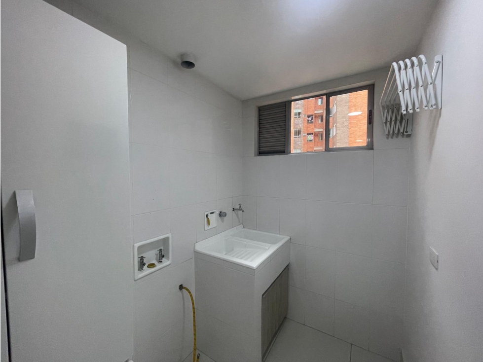 97m2 Apartamento en arriendo Loma de los Mesa Envigado — foto 6