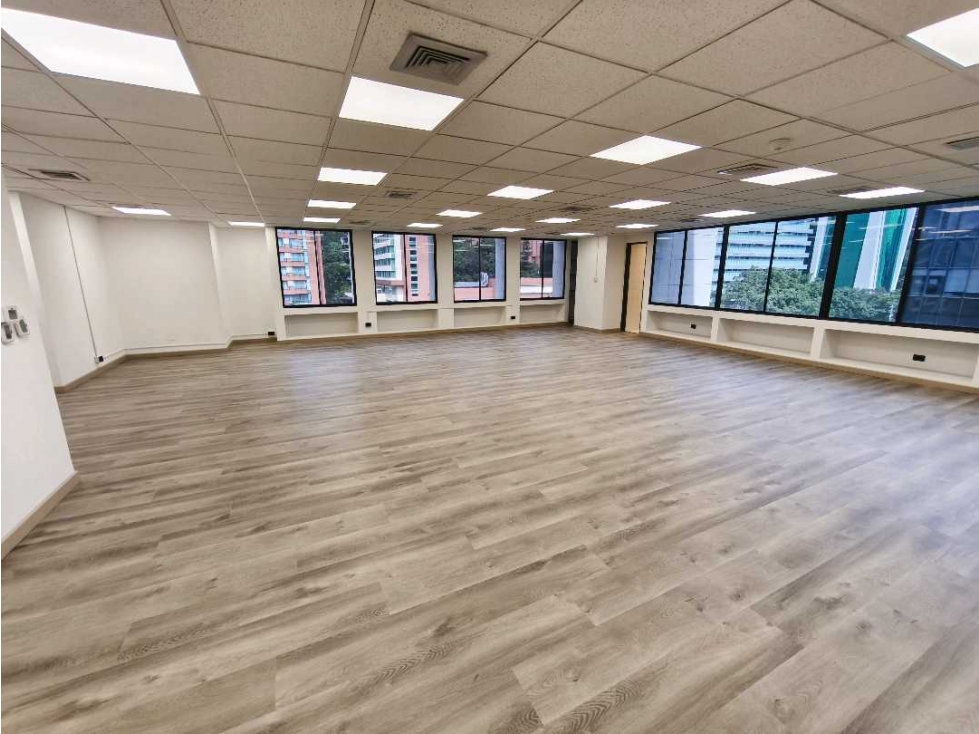 125m2 Oficina en arriendo en Medellín, Poblado