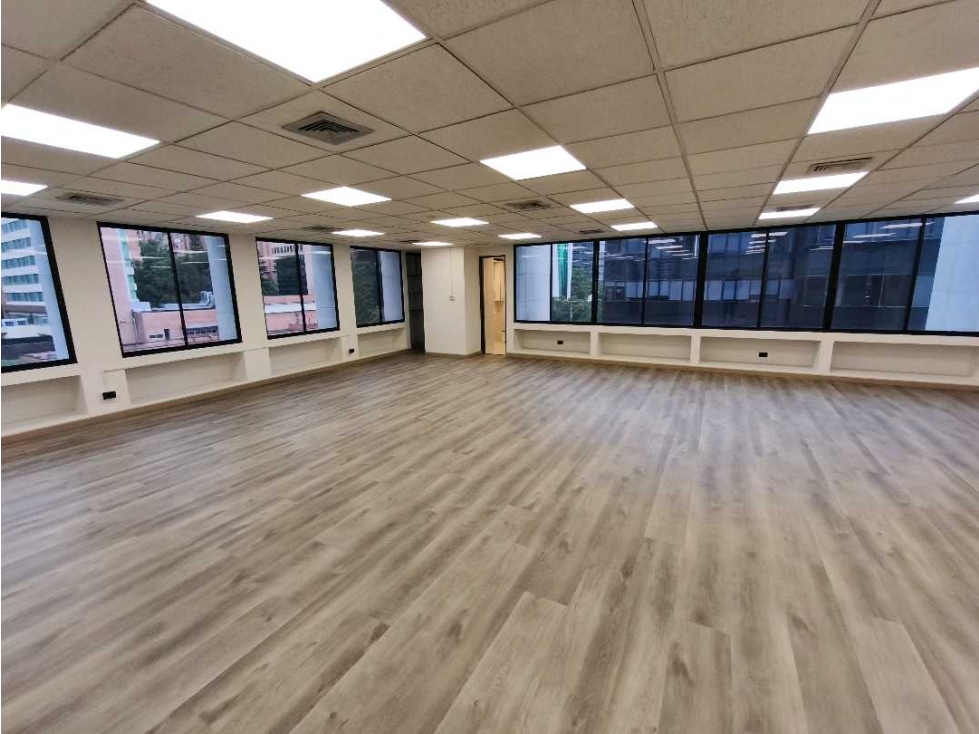 125m2 Oficina en arriendo en Medellín, Poblado — foto 3