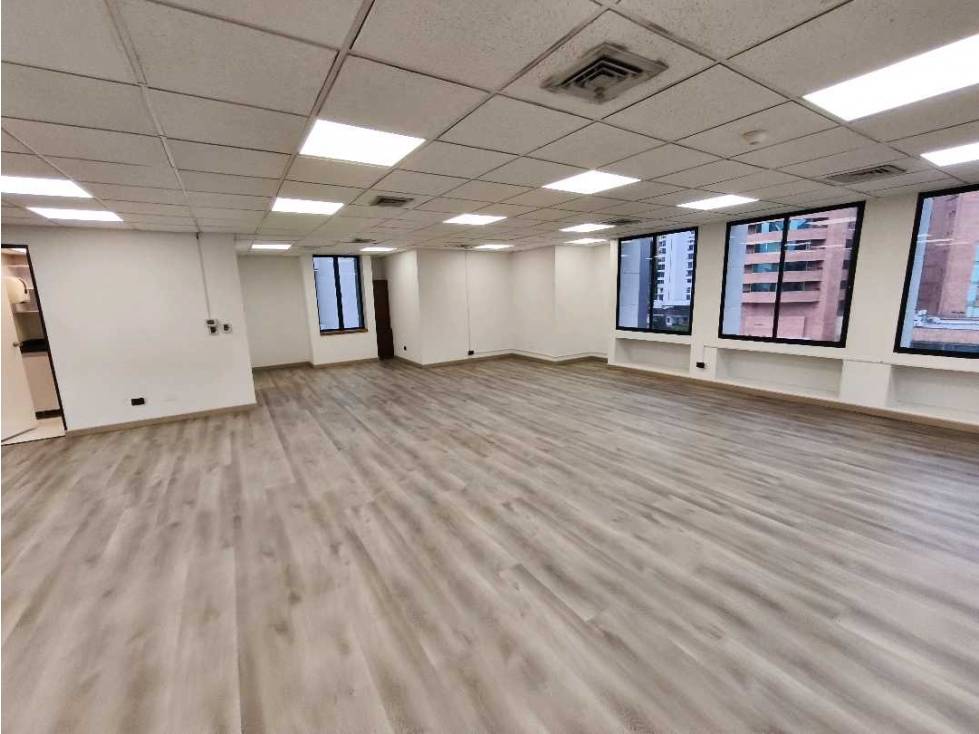 125m2 Oficina en arriendo en Medellín, Poblado — foto 4