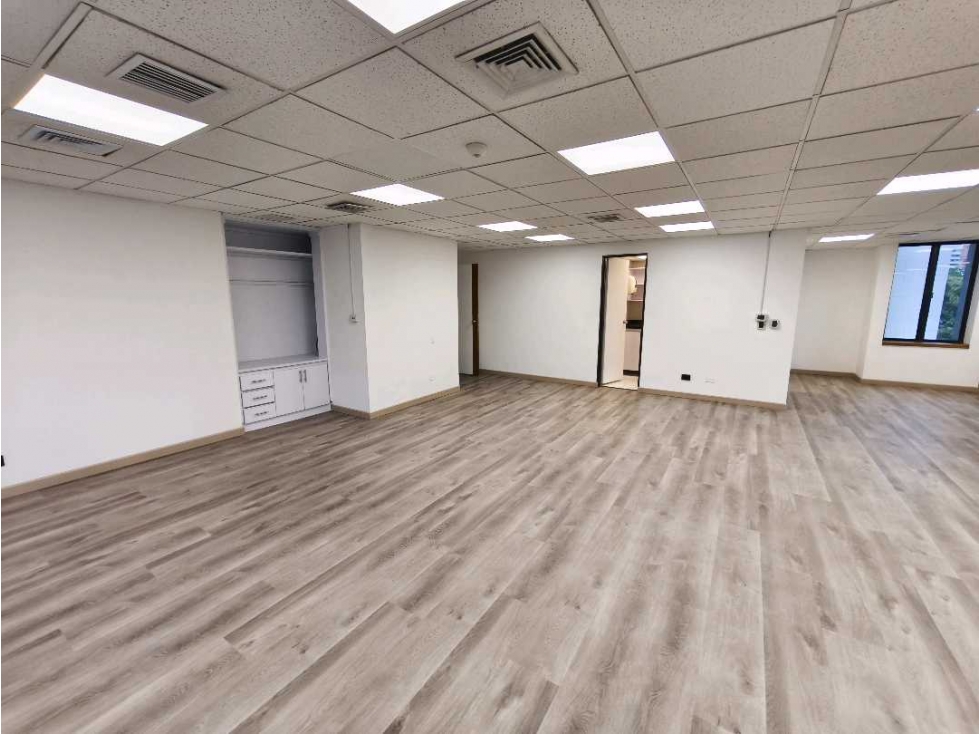 125m2 Oficina en arriendo en Medellín, Poblado — foto 5