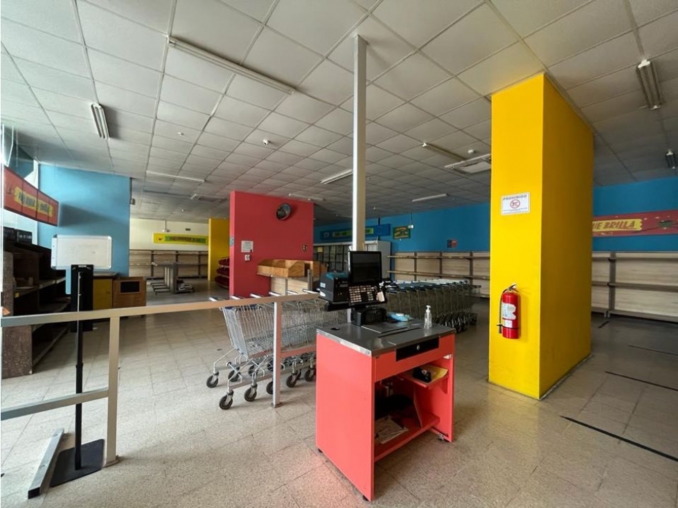 12 de Octubre/ Local 633mts2/ Alquiler -Venta - 2