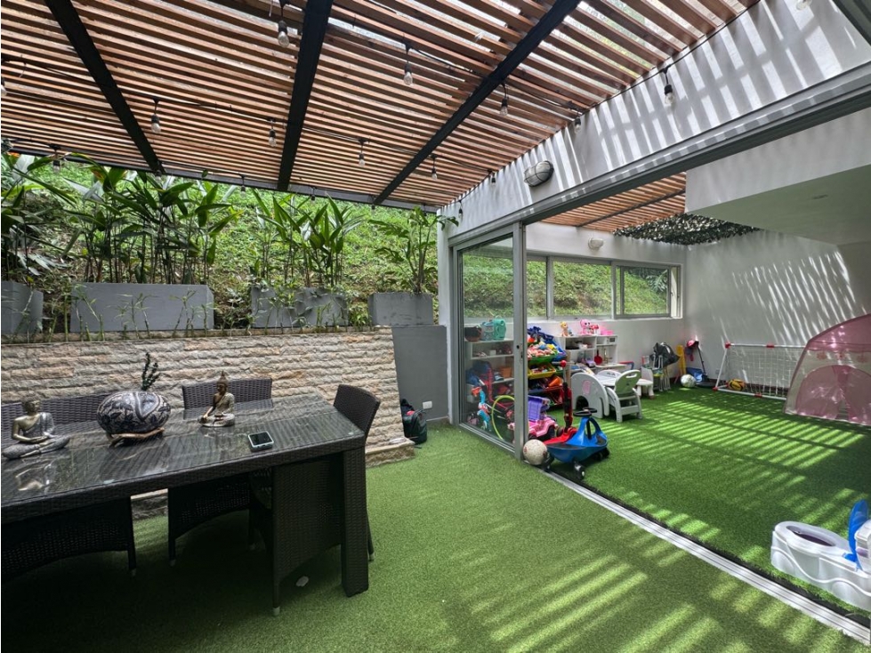 Venta casa dos niveles en urbanización cerrada. El Poblado, San Lucas. — foto 5