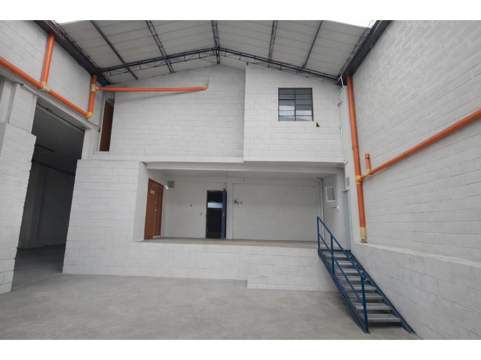 1370m2 vendo bodega Itagui