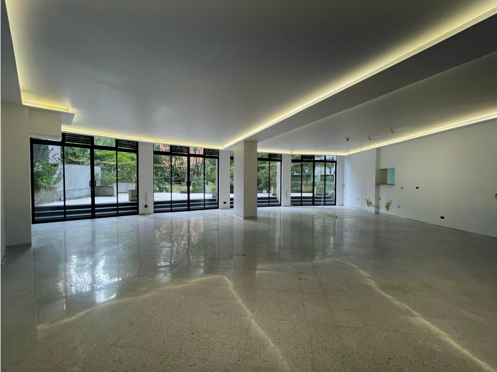 138m2 Local en arriendo en el poblado - 3