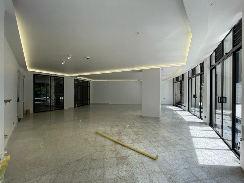 138m2 Local en arriendo en el poblado - 2