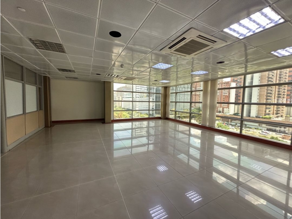 180m2 Oficina Arriendo Ciudad del Rio-Medellin