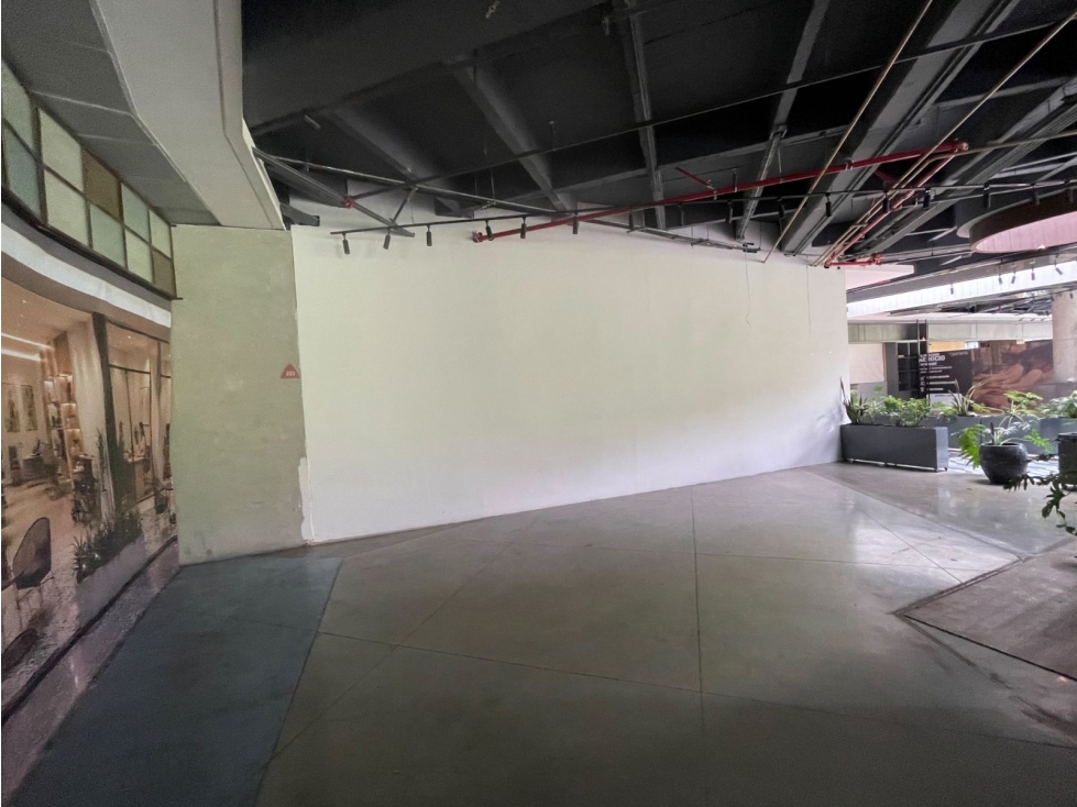 200m2 Local en Arrendamiento local Comercial en Envigado